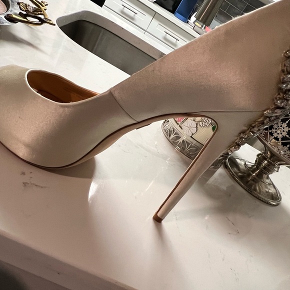 Ivory Badgley Mischka Kiara Peep-toe Pumps   Worn twice, Off-White / Cream. - Picture 7 of 9